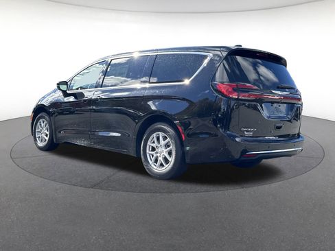 New 2026 Chrysler Pacifica Select image 3