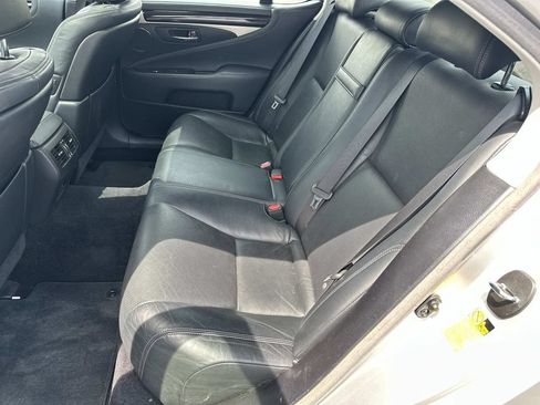Used 2015 Lexus LS 460 w/ Comfort Package RWD image 12