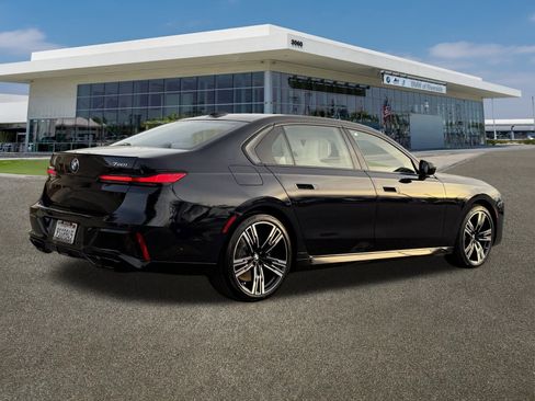 Used 2025 BMW 760i xDrive image 11