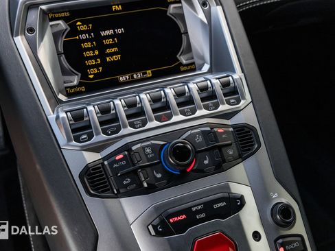 Used 2018 Lamborghini Aventador S image 30