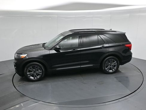Certified 2022 Ford Explorer XLT w/ Equipment Group 202A image 49