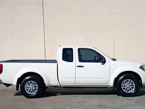 Used 2017 Nissan Frontier SV w/ SV Value Truck Package AWD/4WD image 41