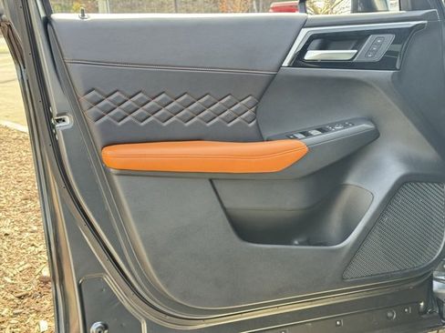 Used 2025 Mitsubishi Outlander image 24