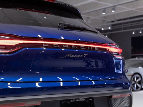 Certified 2026 Porsche Macan Turbo AWD/4WD image 31