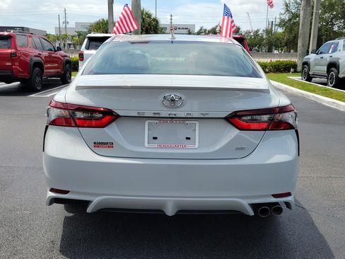 Used 2023 Toyota Camry SE FWD image 10