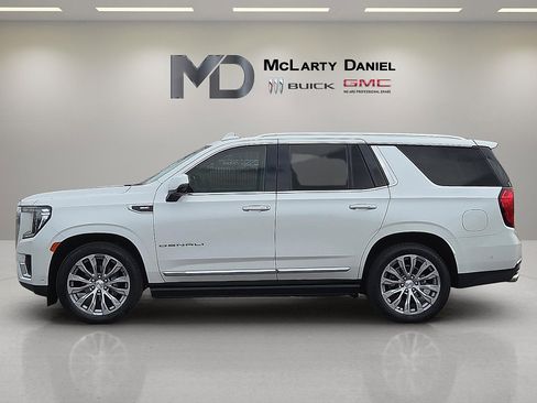 Used 2023 GMC Yukon Denali w/ Denali Reserve Package image 3
