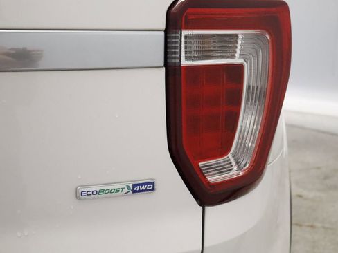 Used 2019 Ford Explorer Platinum AWD/4WD image 18