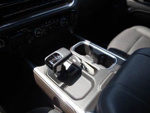 Used 2025 Chevrolet Silverado 1500 LT Trail Boss w/ Convenience Package II AWD/4WD image 18