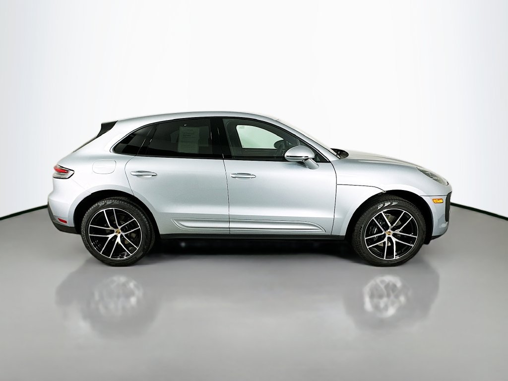 Certified 2025 Porsche Macan AWD/4WD image 8