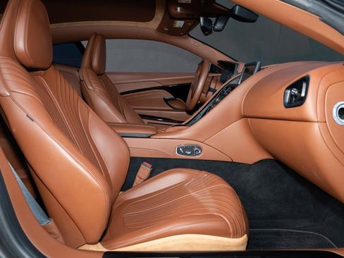 Used 2018 Aston Martin DB11 Coupe image 16