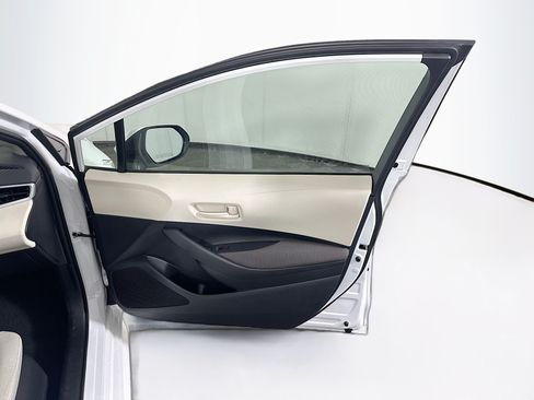 Used 2025 Toyota Corolla LE FWD image 31