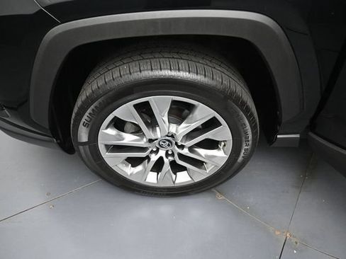 Used 2019 Toyota RAV4 XLE Premium w/ Cold Weather Package AWD/4WD image 35