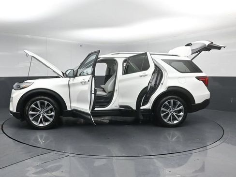 Certified 2025 Ford Explorer Platinum w/ Ultimate Package AWD/4WD image 58