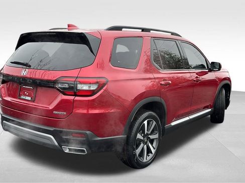 Certified 2023 Honda Pilot Touring image 7