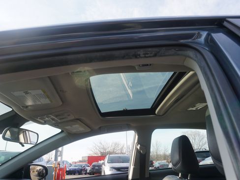 Used 2018 Toyota Corolla SE w/ SE Premium Package image 8