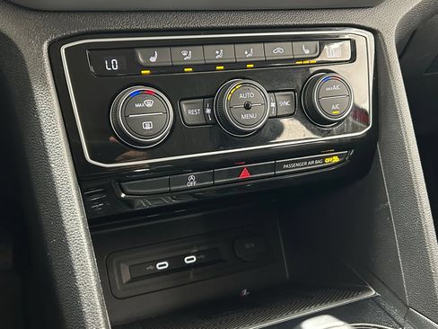 Used 2023 Volkswagen Atlas SE AWD/4WD image 18