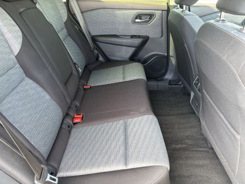 Used 2023 Nissan Rogue SV image 12