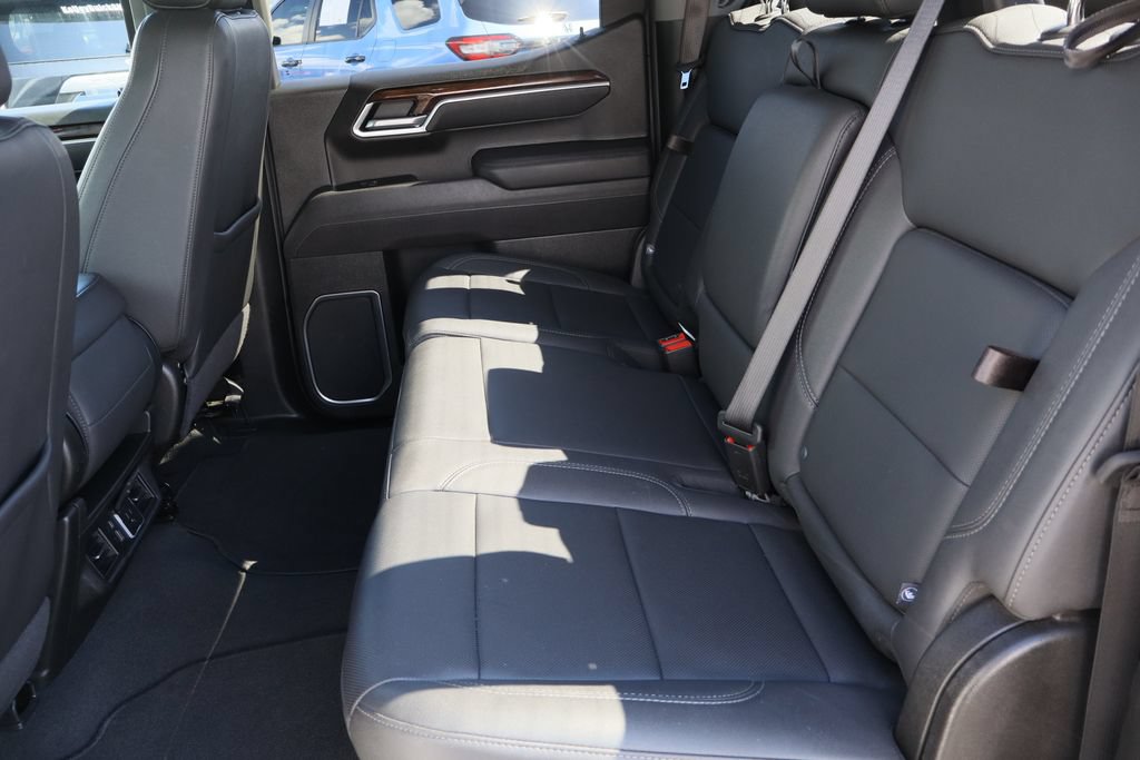 Certified 2025 GMC Sierra 1500 SLT RWD image 23