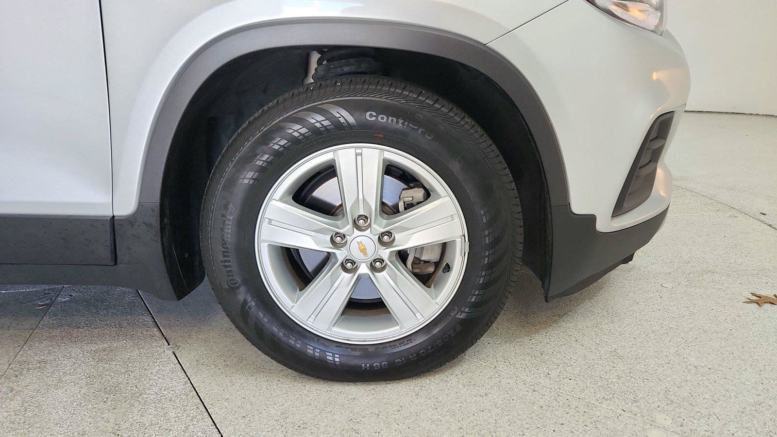 Used 2020 Chevrolet Trax LT w/ LT Convenience Package FWD image 46