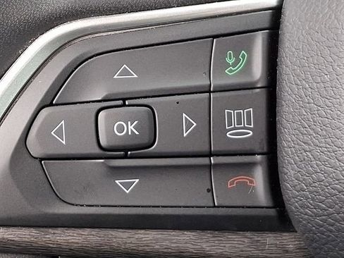 Used 2024 Jeep Grand Cherokee L Limited w/ Luxury Tech Group II image 21