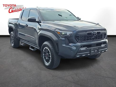 Used 2025 Toyota Tacoma TRD Off-Road AWD/4WD image 3