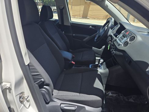 Used 2009 Volkswagen Tiguan S FWD image 9