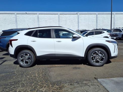 New 2025 Chevrolet Trax LT w/ Driver Confidence Package image 3