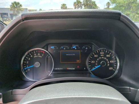 Used 2017 Ford F150 Platinum w/ Equipment Group 701A Luxury AWD/4WD image 36