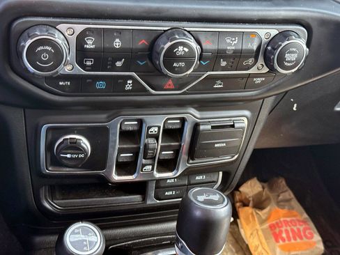 Used 2023 Jeep Wrangler Unlimited Sahara w/ Cold Weather Group image 14