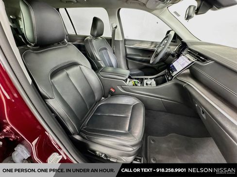 Used 2023 Jeep Grand Cherokee L Limited AWD/4WD image 29