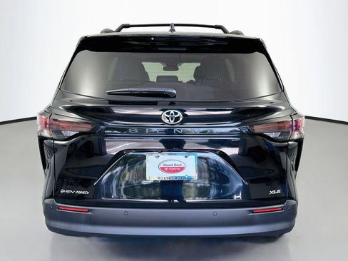 Used 2026 Toyota Sienna XLE AWD/4WD image 6