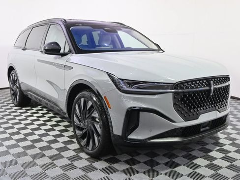 New 2026 Lincoln Nautilus Reserve w/ Jet Appearance Package AWD/4WD image 9