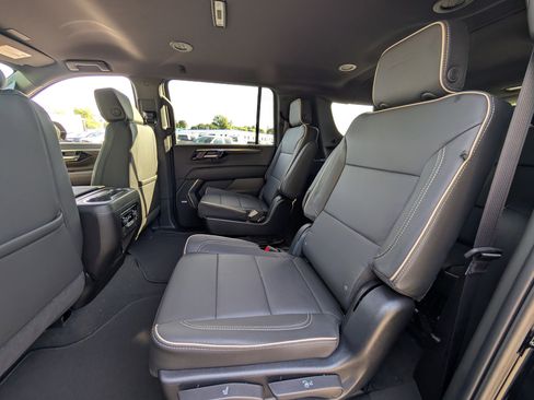 New 2025 Chevrolet Suburban Premier image 28