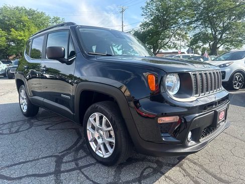 Used 2022 Jeep Renegade Latitude w/ Convenience Group AWD/4WD image 3