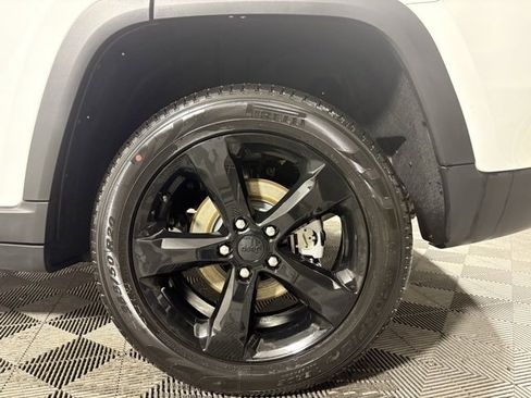 New 2025 Jeep Grand Cherokee Limited w/ Black Appearance Package image 8