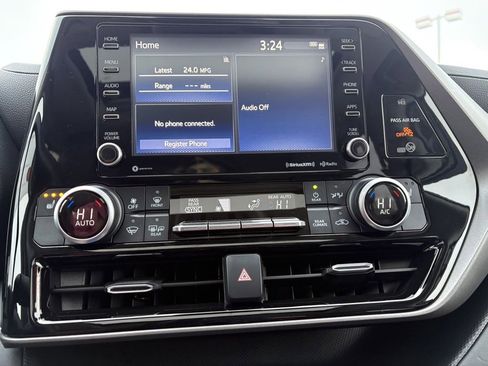 Certified 2022 Toyota Highlander XLE image 24