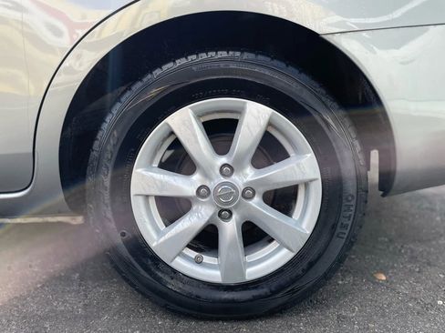 Used 2012 Nissan Versa SL image 11