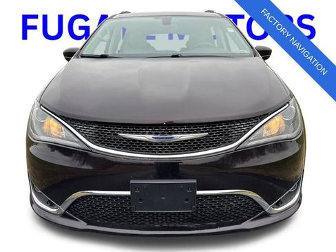 Used 2017 Chrysler Pacifica Touring-L Plus w/ Tire & Wheel Group image 11