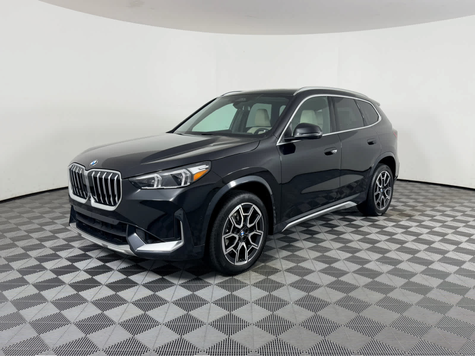 Used 2025 BMW X1 xDrive28i w/ Premium Package AWD/4WD image 7
