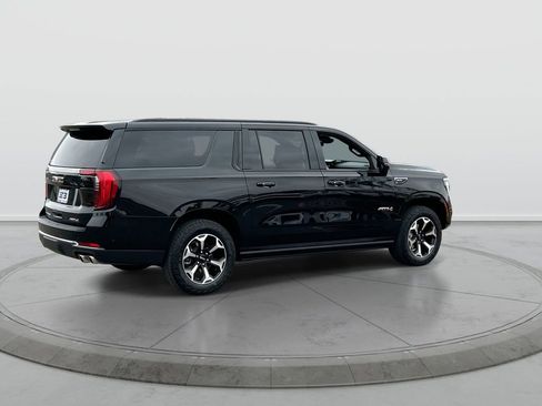 Used 2025 GMC Yukon XL AT4 w/ AT4 Premium Plus Package AWD/4WD image 8