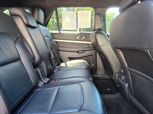 Used 2018 Ford Explorer XLT w/ Equipment Group 202A FWD image 19