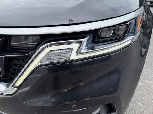 Used 2022 Kia Carnival EX FWD image 10