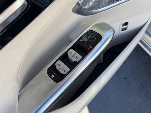 Used 2023 Mercedes-Benz C 300 4MATIC Sedan w/ Pinnacle Trim Package image 15