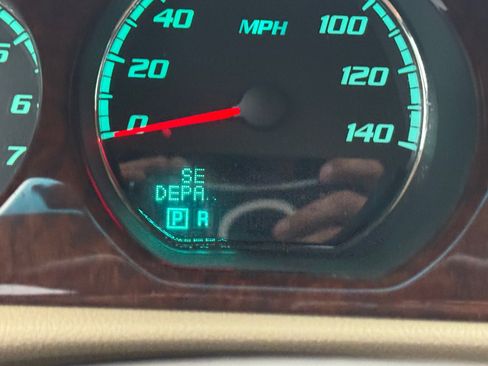 Used 2011 Buick Lucerne CXL image 28