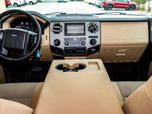 Used 2014 Ford F250 XLT w/ XLT Interior Package image 11