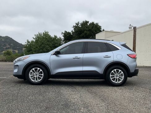 Used 2022 Ford Escape SE image 3