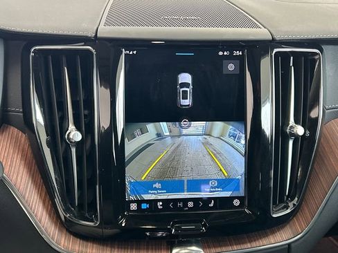 Certified 2023 Volvo XC60 B6 Ultimate w/ Protection Package Premier image 17