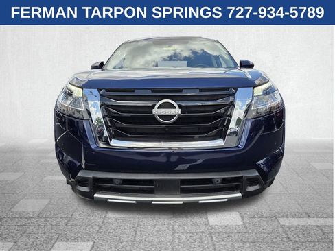 Used 2024 Nissan Pathfinder SL FWD image 2