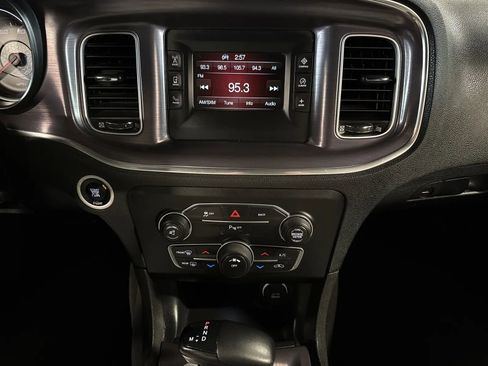 Used 2015 Dodge Charger SE w/ Sport Appearance Group image 13