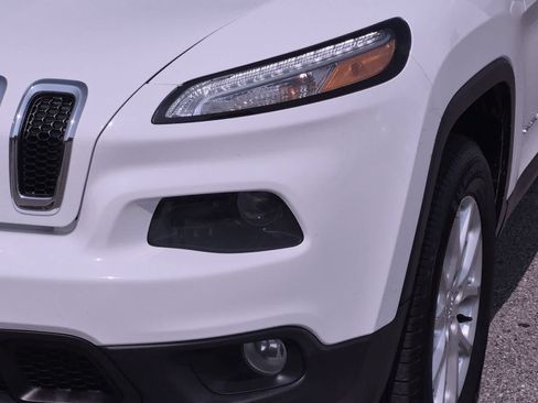 Used 2015 Jeep Cherokee Latitude w/ Cold Weather Group AWD/4WD image 11
